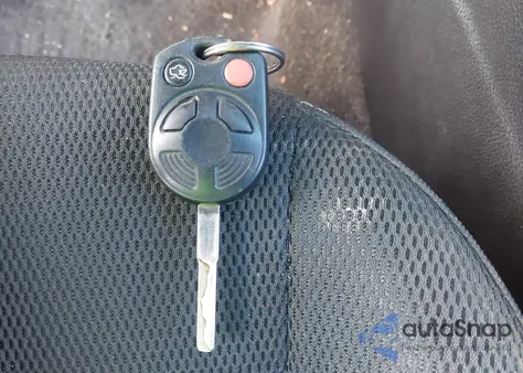 2014 Ford Focus Se z USA, uszkodzony, nr VIN 1FADP3K25EL447383